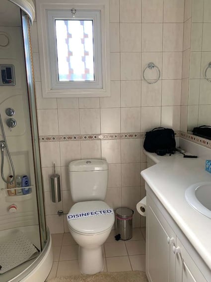 jpeg-optimizer_IMG_2567_bathroom 2
